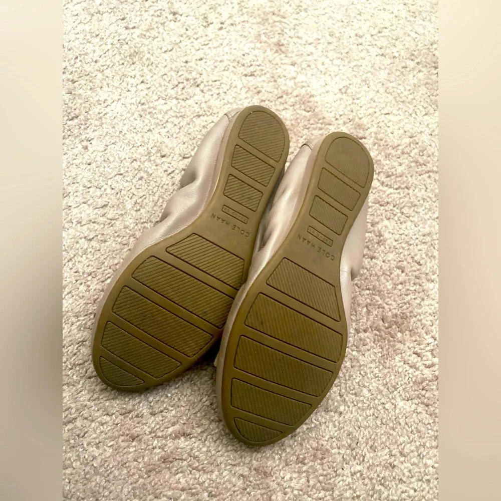 Cole Haan D43263 Women's Tali Bow Ballet
Flat Size 6B - Picture 3 of 5